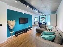 Urban Retreat Elegant Modern Apartment With Balcony in Villa del Parqu