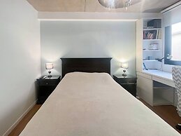 Urban Retreat Elegant Modern Apartment With Balcony in Villa del Parqu