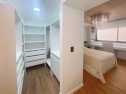 Urban Retreat Elegant Modern Apartment With Balcony in Villa del Parqu