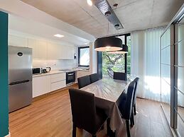 Urban Retreat Elegant Modern Apartment With Balcony in Villa del Parqu