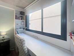 Urban Retreat Elegant Modern Apartment With Balcony in Villa del Parqu