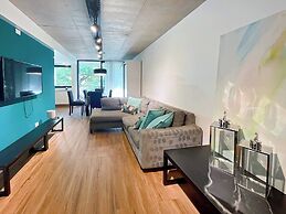 Urban Retreat Elegant Modern Apartment With Balcony in Villa del Parqu