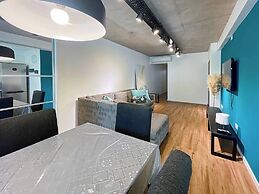 Urban Retreat Elegant Modern Apartment With Balcony in Villa del Parqu