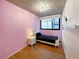 Urban Retreat Elegant Modern Apartment With Balcony in Villa del Parqu