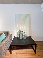 Urban Retreat Elegant Modern Apartment With Balcony in Villa del Parqu