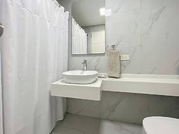 Urban Retreat Elegant Modern Apartment With Balcony in Villa del Parqu