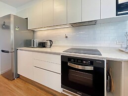 Urban Retreat Elegant Modern Apartment With Balcony in Villa del Parqu