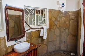 Hillstone Safari Lodge