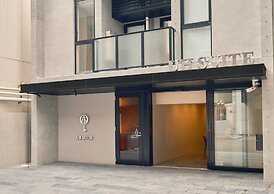 UH SUITE NAMBA STATION