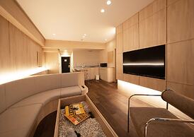 UH SUITE NAMBA STATION