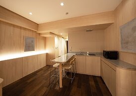 UH SUITE NAMBA STATION