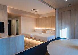 UH SUITE NAMBA STATION