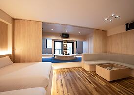 UH SUITE NAMBA STATION