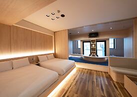 UH SUITE NAMBA STATION