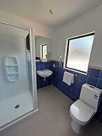 Palm Tree Lodge & Backpackers