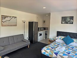 Palm Tree Lodge & Backpackers