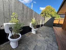 Palm Tree Lodge & Backpackers