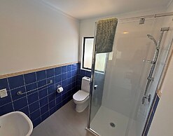 Palm Tree Lodge & Backpackers