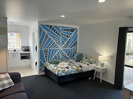 Palm Tree Lodge & Backpackers