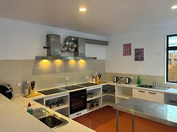 Palm Tree Lodge & Backpackers