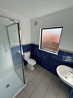 Palm Tree Lodge & Backpackers