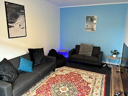 Palm Tree Lodge & Backpackers