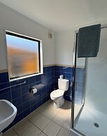 Palm Tree Lodge & Backpackers