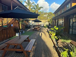 Palm Tree Lodge & Backpackers