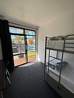 Palm Tree Lodge & Backpackers