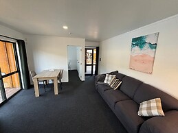 Palm Tree Lodge & Backpackers