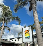 Palm Tree Lodge & Backpackers