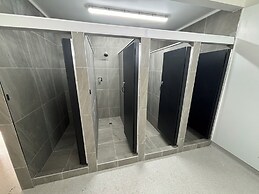 Palm Tree Lodge & Backpackers