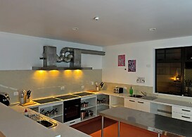 Palm Tree Lodge & Backpackers