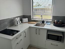 Palm Tree Lodge & Backpackers