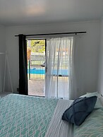 Palm Tree Lodge & Backpackers