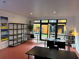 Palm Tree Lodge & Backpackers