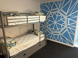 Palm Tree Lodge & Backpackers