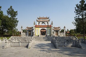 Modena by Fraser Vĩnh Yên