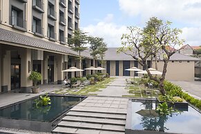 Modena by Fraser Vĩnh Yên