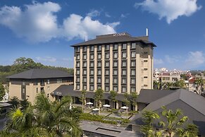 Modena by Fraser Vĩnh Yên