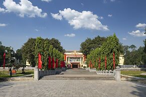 Modena by Fraser Vĩnh Yên