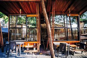 Straw Huts Liwliwa