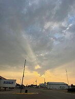 Outlook Motor Hotel