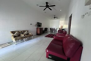 Saujana Villa Cherok Paloh, Kuantan Beach