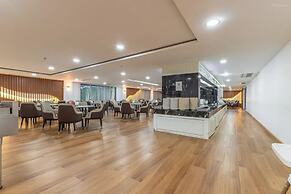 Golden Jomtien Beach Hotel