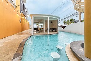 Golden Jomtien Beach Hotel