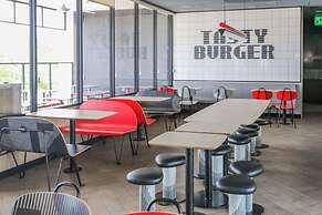 Hotel O Cikarang Near Apartment Riverdale