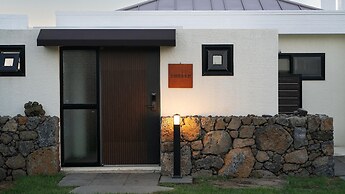Jeju Staysosoheon Dokchae Pension