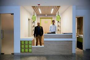 Hotel Le Roi Express Karol Bagh