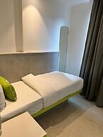 Hotel Le Roi Express Karol Bagh